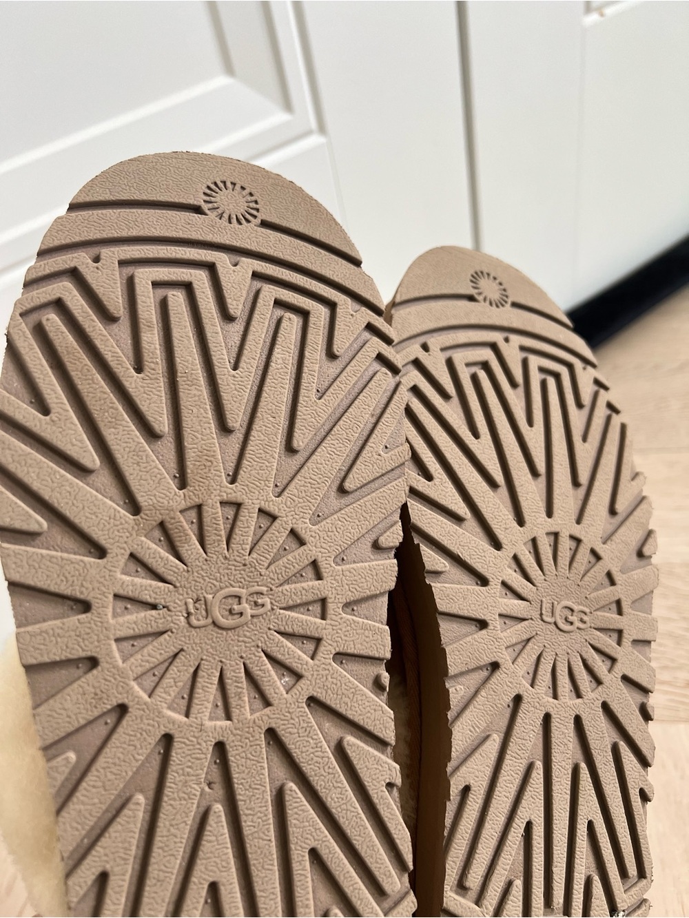 UGG slippers - Picture 4 of 5